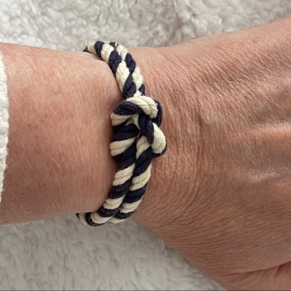 Jolly Roger Knot Bracelet - Picture 4 of 5